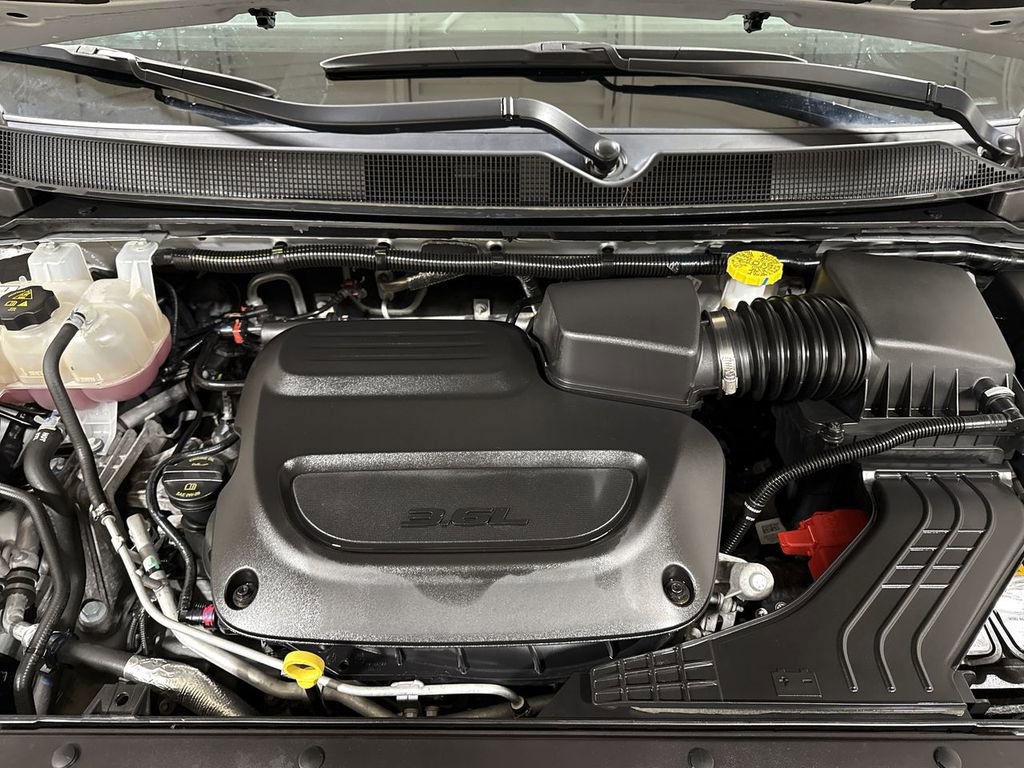 Used 2024 Chrysler Pacifica Touring-L image 24