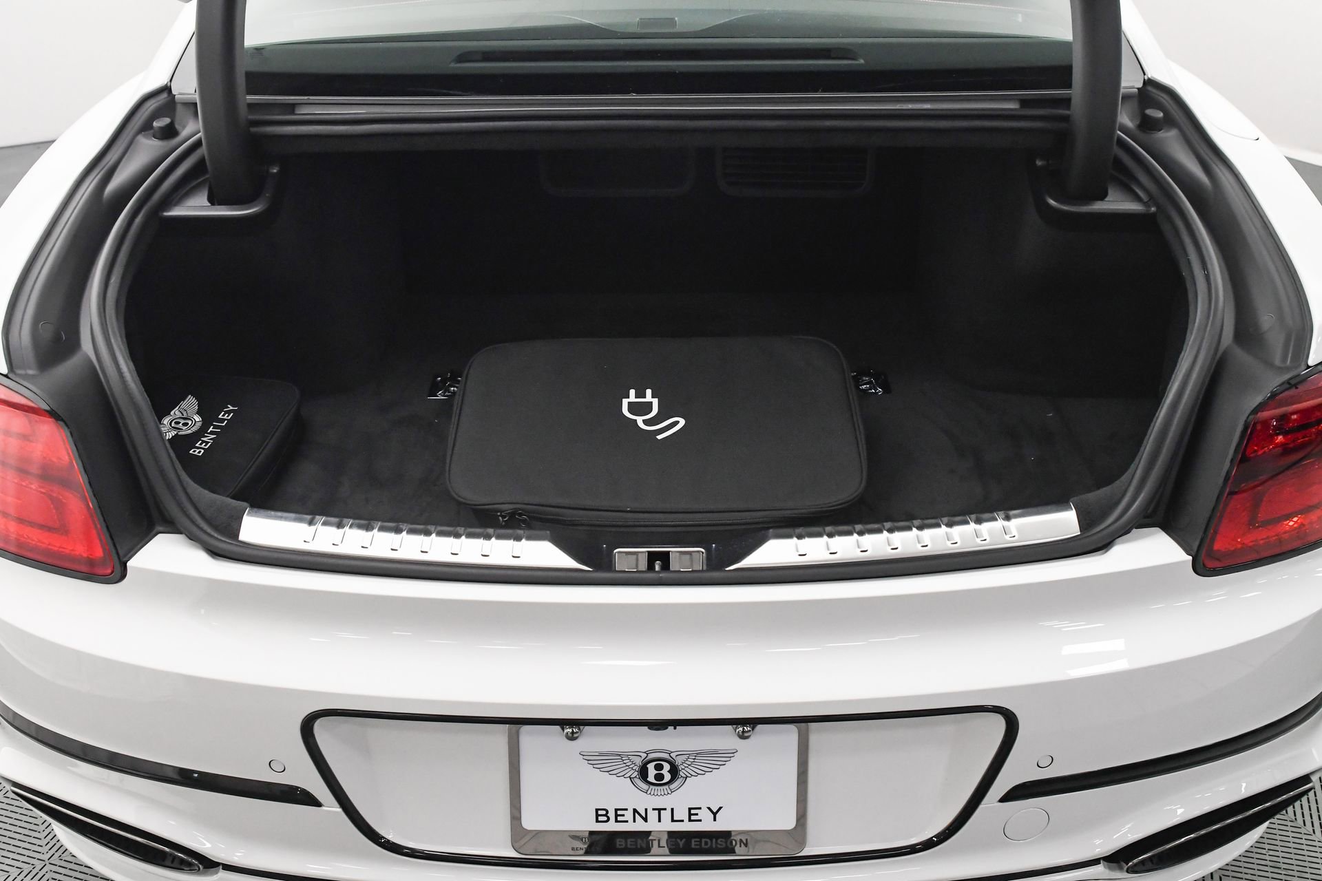 New 2025 Bentley Flying Spur Plug-In Hybrid image 11