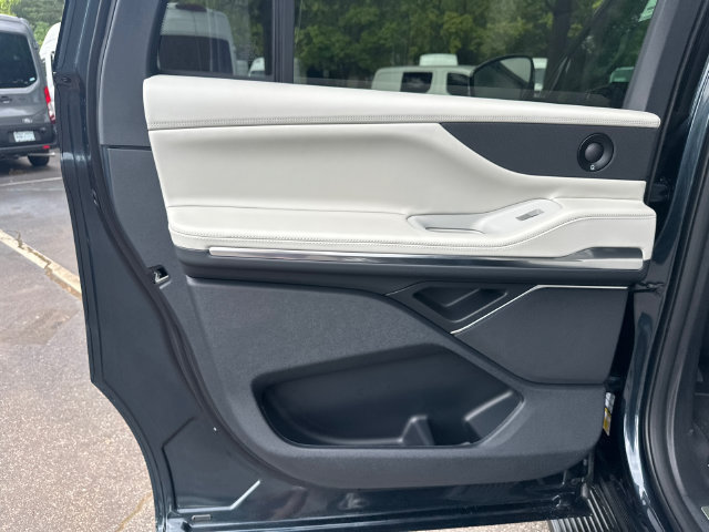 New 2026 Lincoln Navigator L Premier AWD/4WD image 22