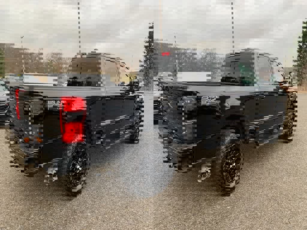 Used 2024 Ford F350 Lariat w/ Black Appearance Package image 5