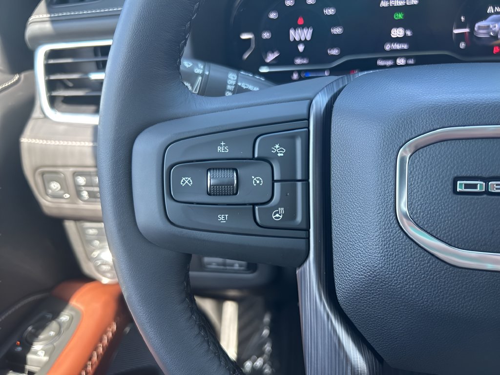 Used 2023 GMC Yukon Denali Ultimate AWD/4WD image 16
