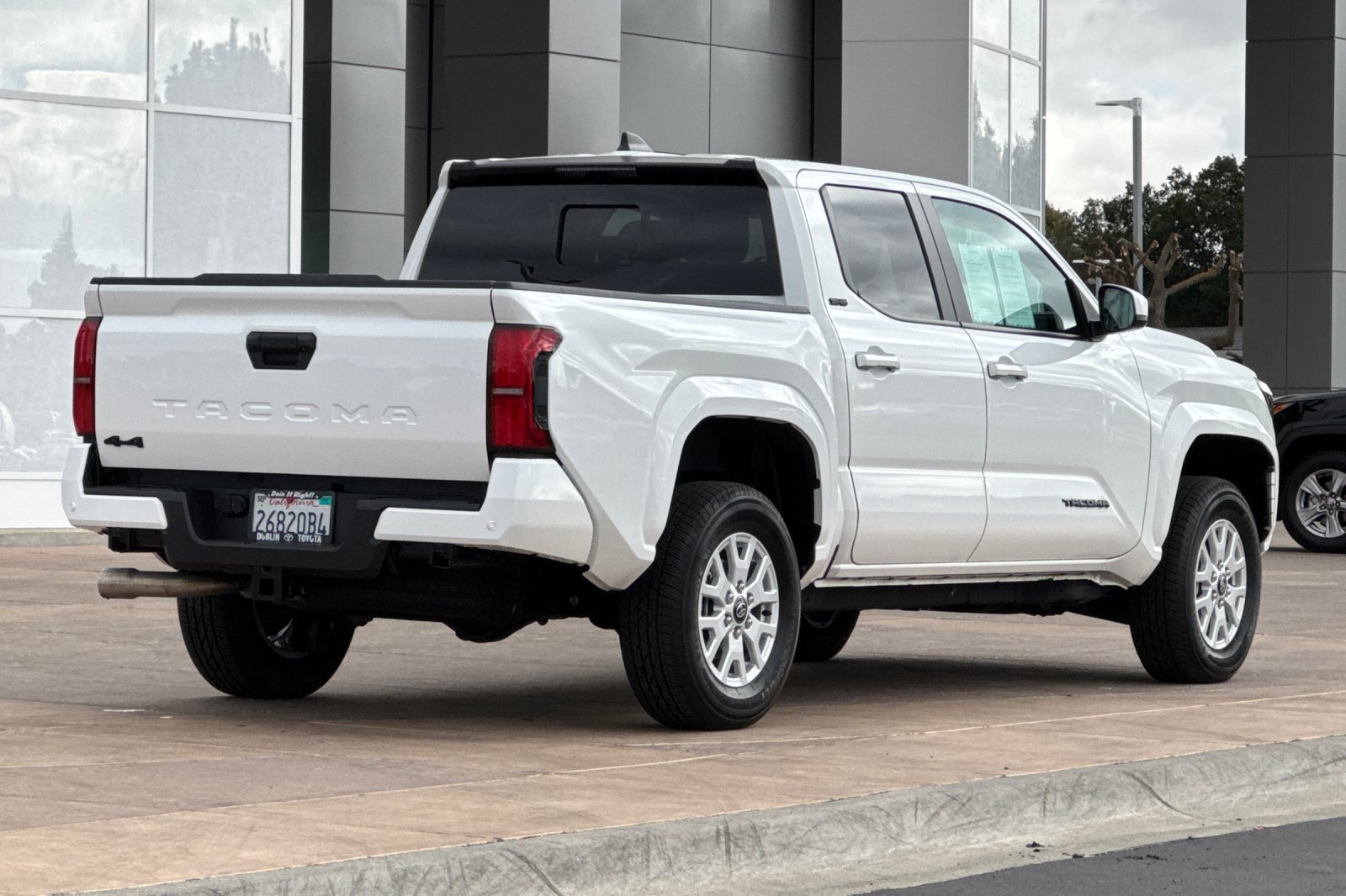 Certified 2024 Toyota Tacoma SR5 w/ SR5 Upgrade Package AWD/4WD image 4