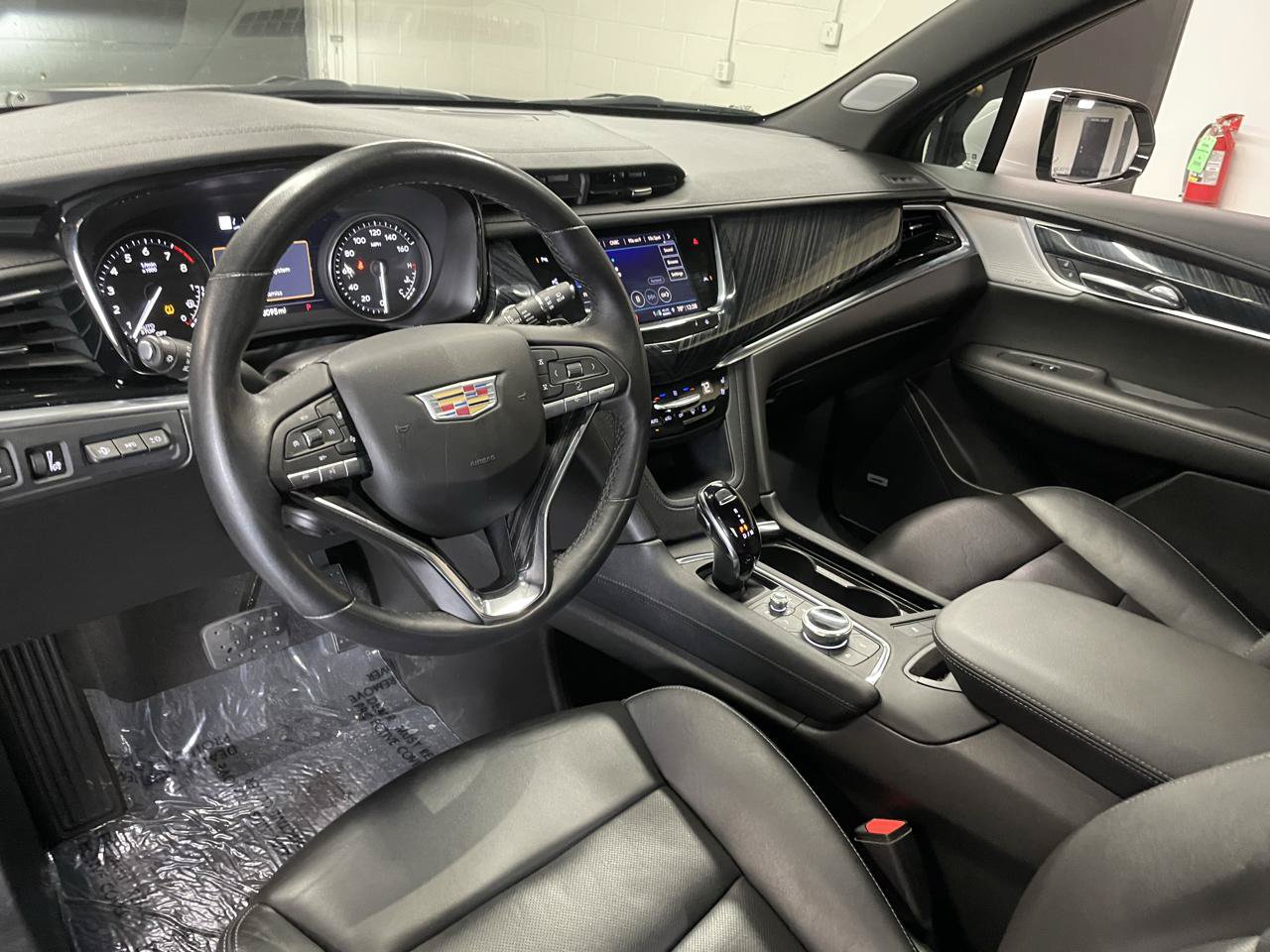 Used 2025 Cadillac XT6 Premium Luxury w/ Technology Package FWD image 15