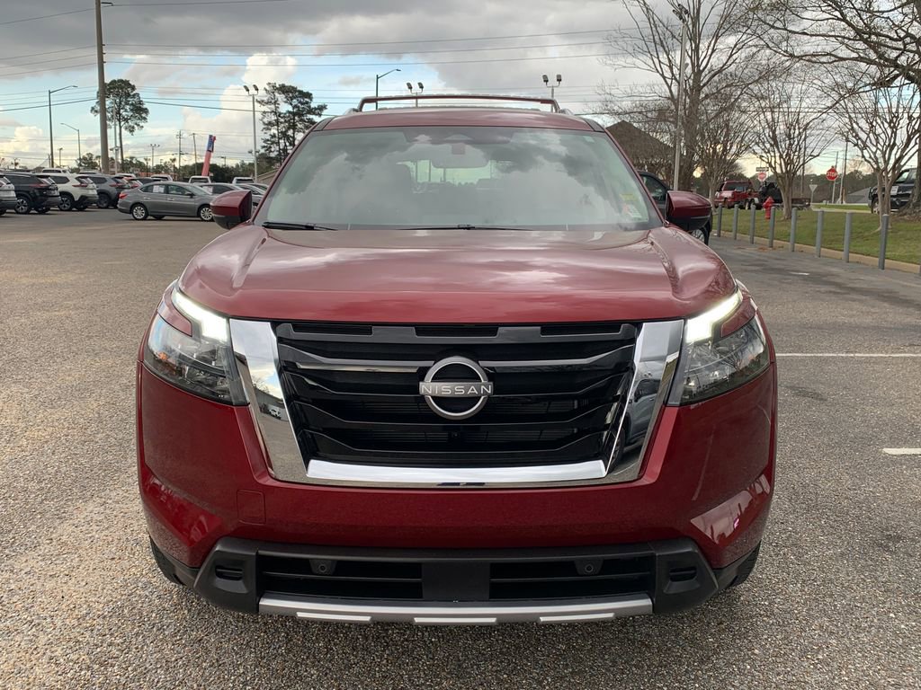 Used 2025 Nissan Pathfinder SL image 3
