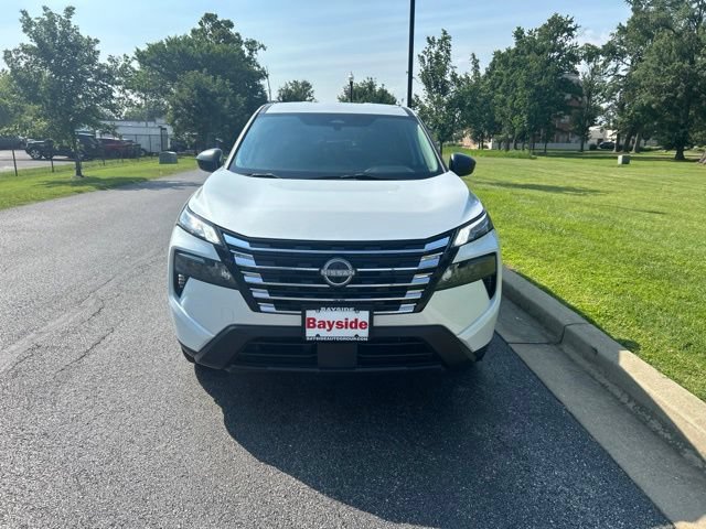 Used 2024 Nissan Rogue S AWD/4WD image 4