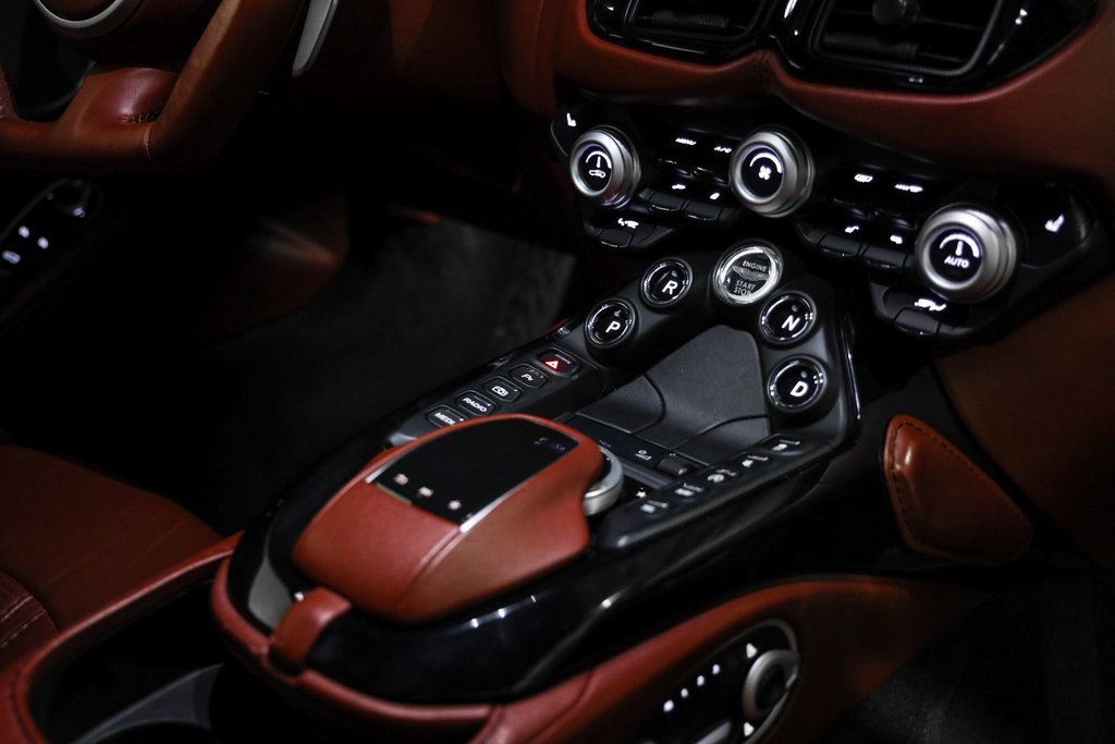 Used 2020 Aston Martin V8 Vantage Coupe image 29