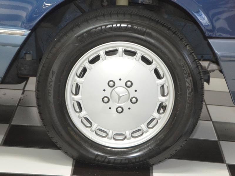 Used 1990 Mercedes-Benz 560 SEL image 15