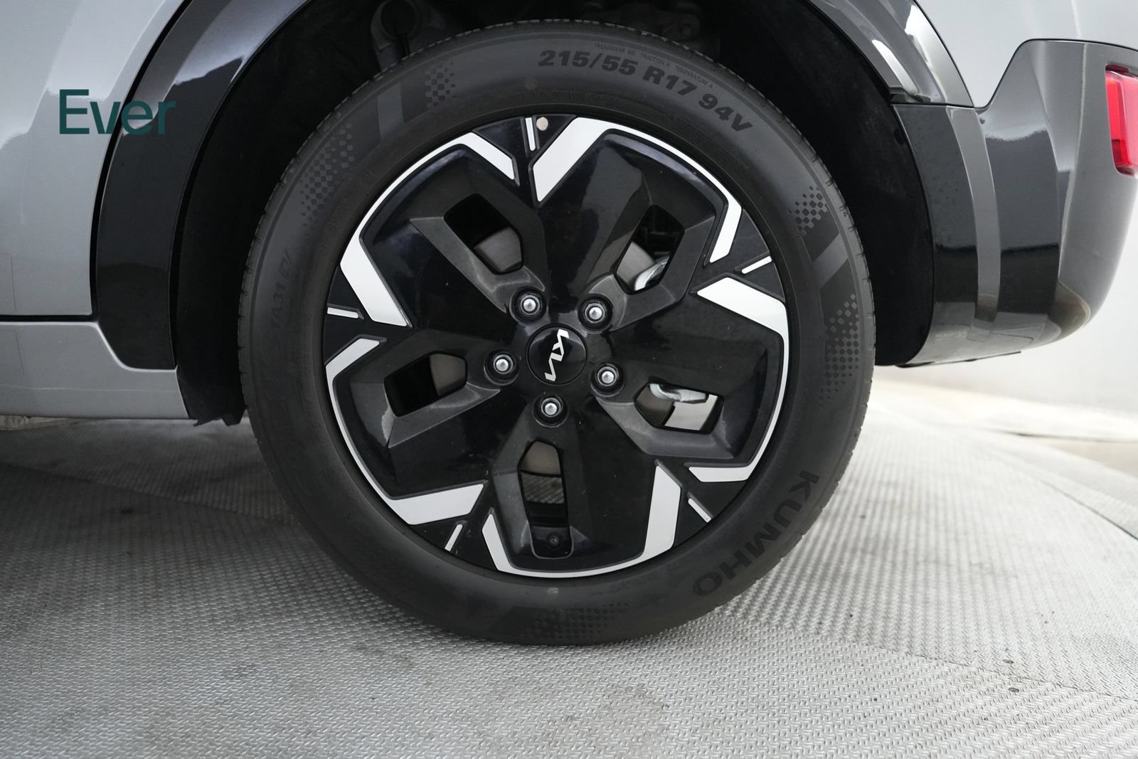 Used 2024 Kia Niro Wind w/ Wind Preserve Package FWD image 9