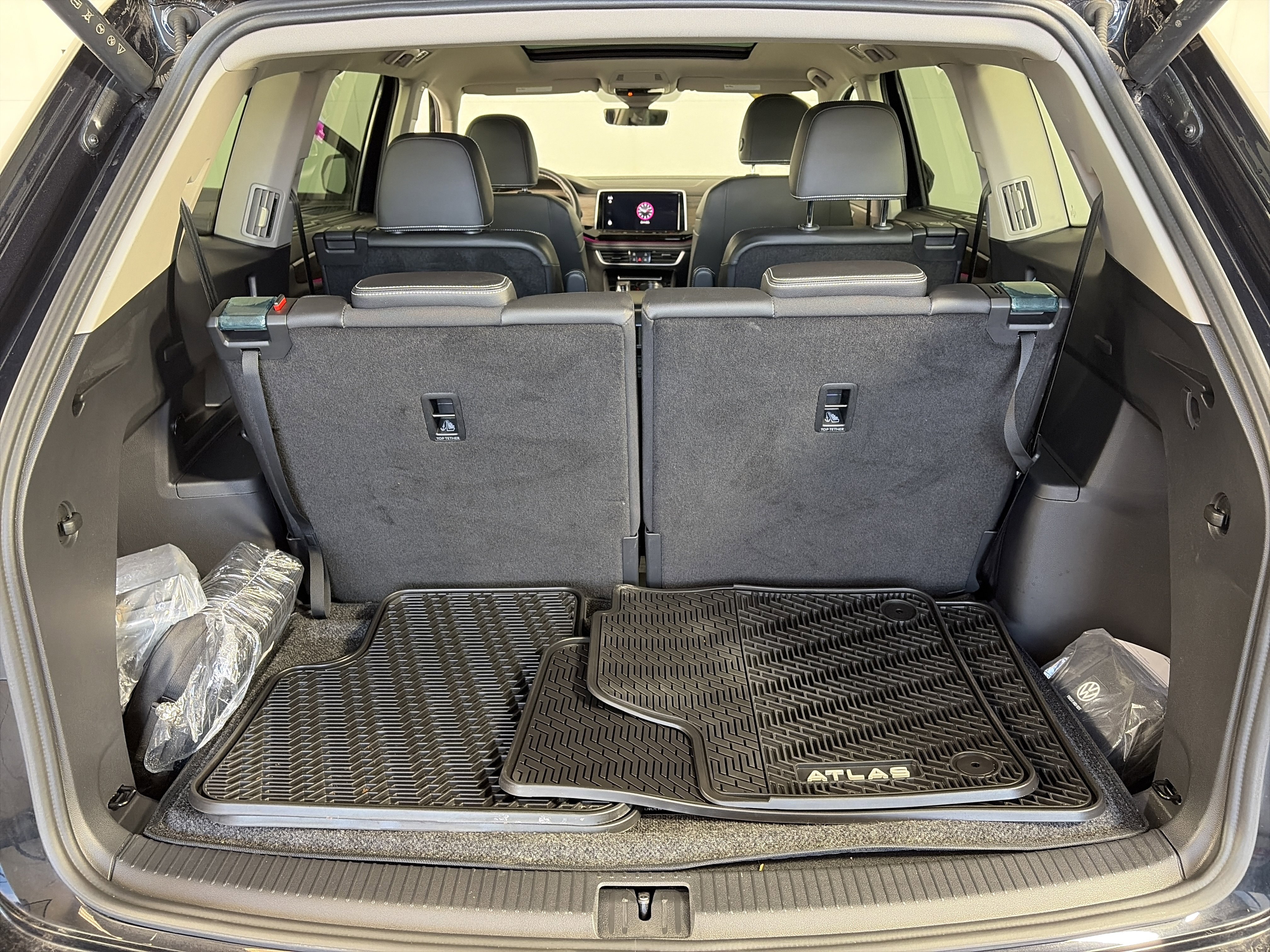 Used 2025 Volkswagen Atlas SEL image 15