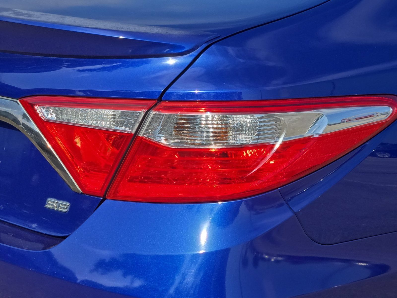 Used 2015 Toyota Camry SE FWD image 22