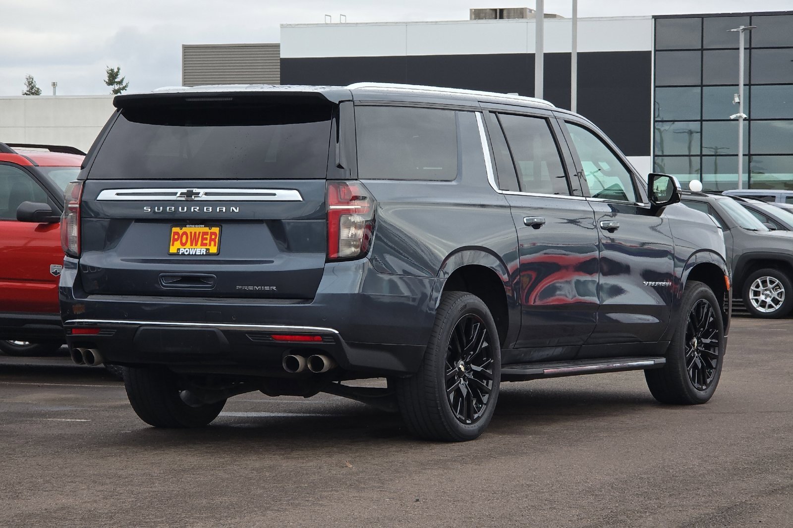 Used 2021 Chevrolet Suburban Premier w/ Premium Package image 4