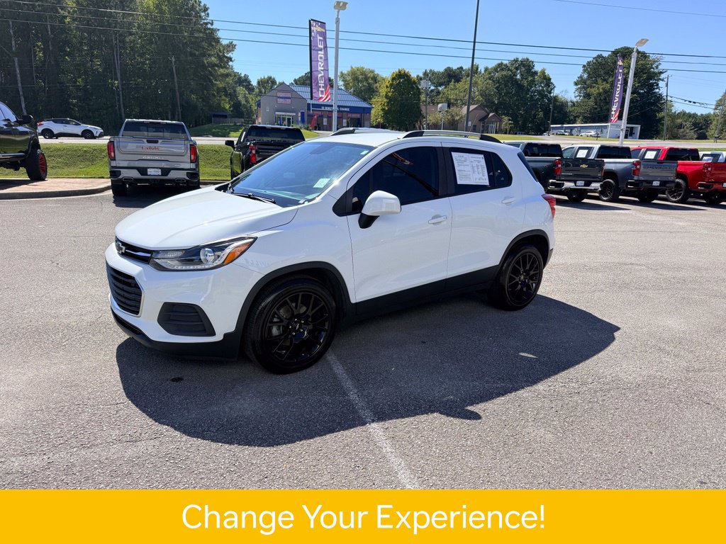 Used 2022 Chevrolet Trax LT w/ Sport Edition FWD image 2