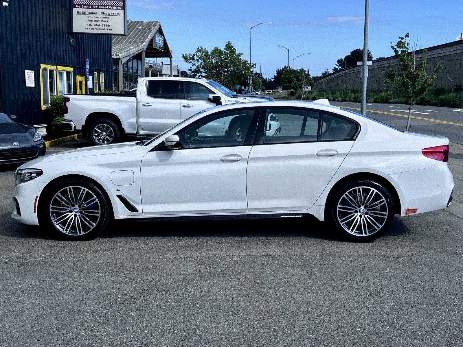 Used 2020 BMW 530e w/ M Sport Package RWD image 9