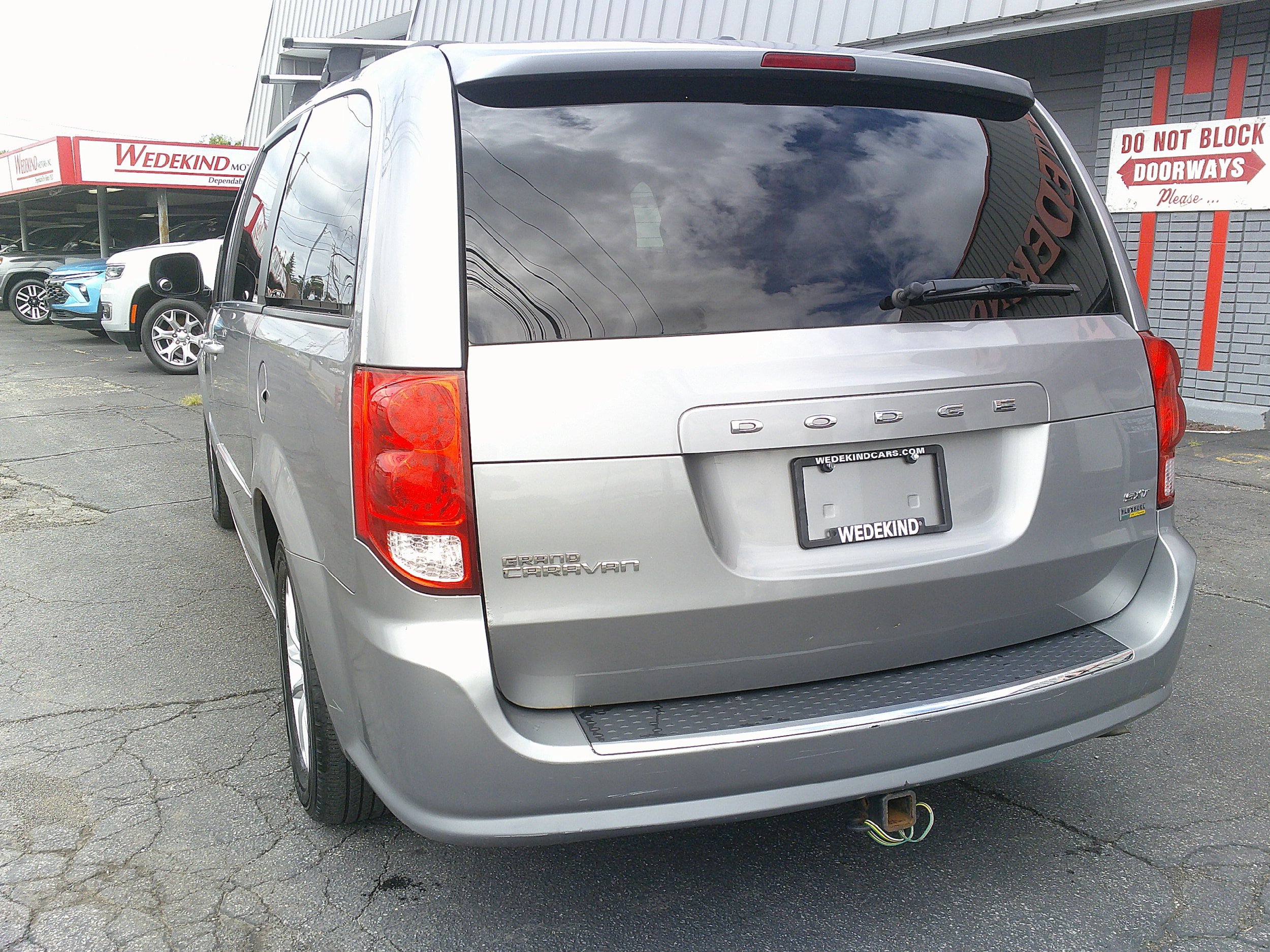 Used 2016 Dodge Grand Caravan SXT FWD image 7