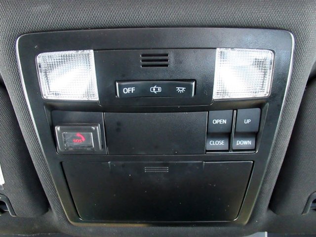 Used 2020 Toyota Tacoma Limited image 34