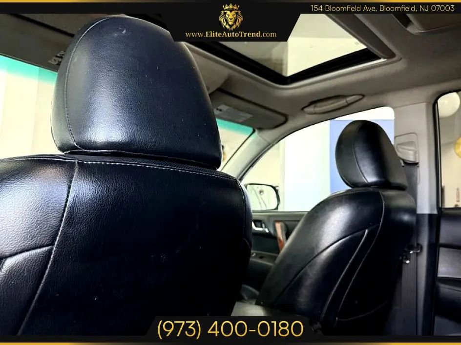 Used 2012 Toyota Highlander Limited w/ Tow Pkg image 27