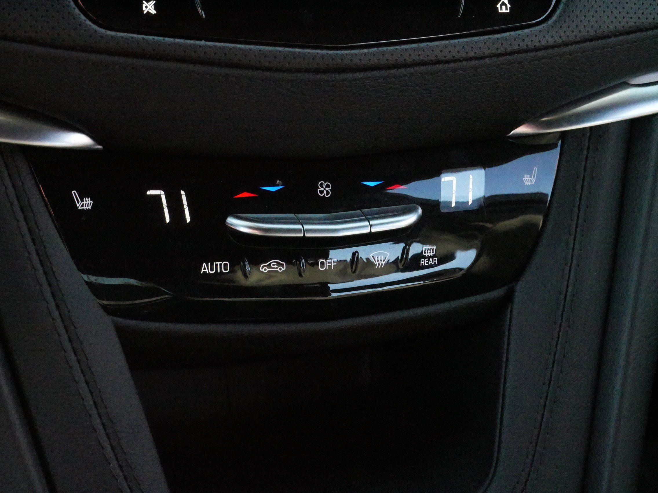 Certified 2024 Cadillac XT5 Luxury image 23