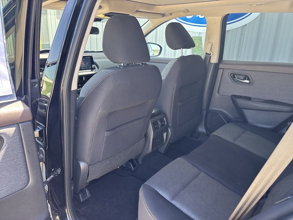 Used 2021 Nissan Rogue SV image 24