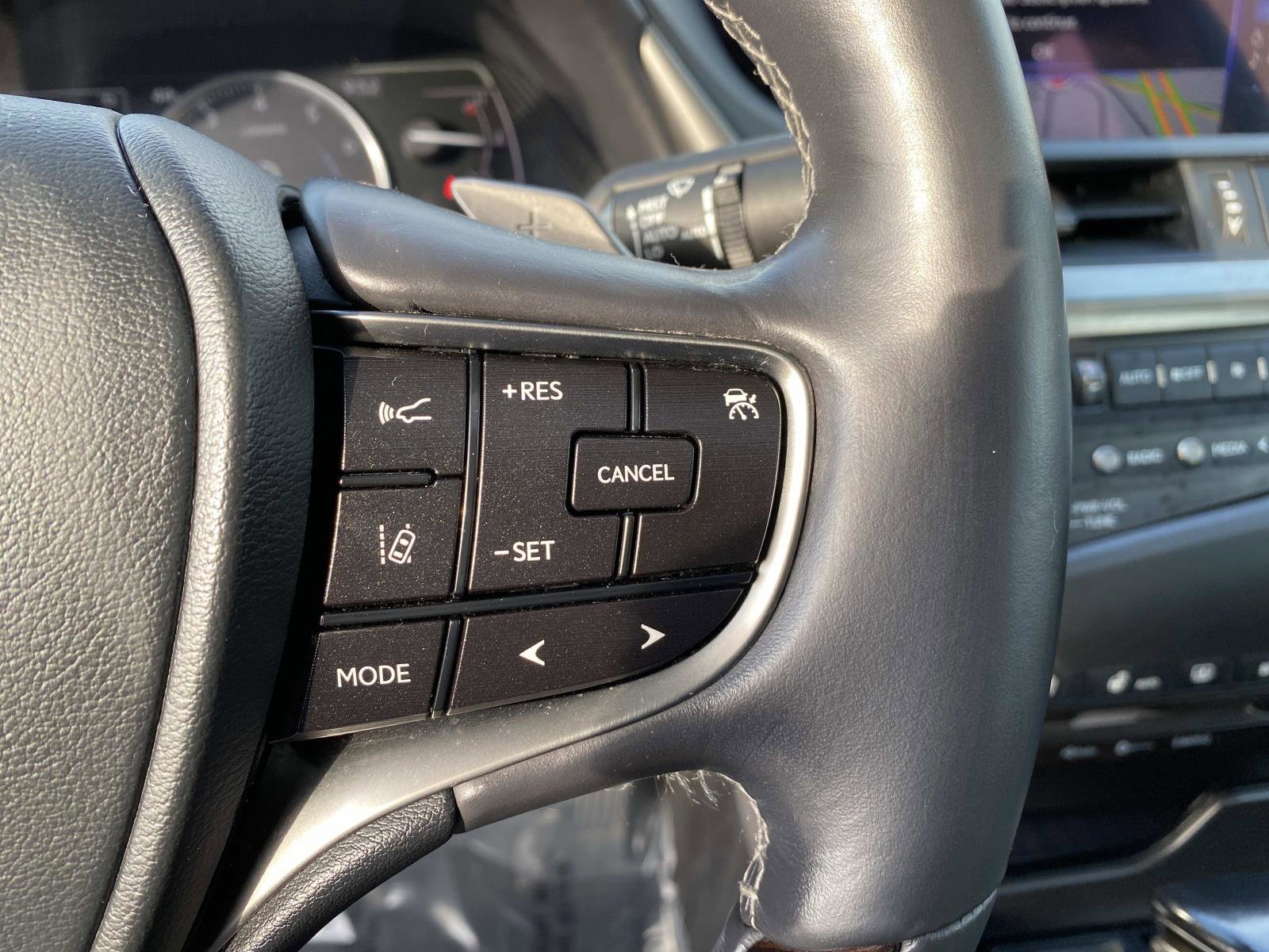 Used 2020 Lexus ES 350 w/ Luxury Package image 18