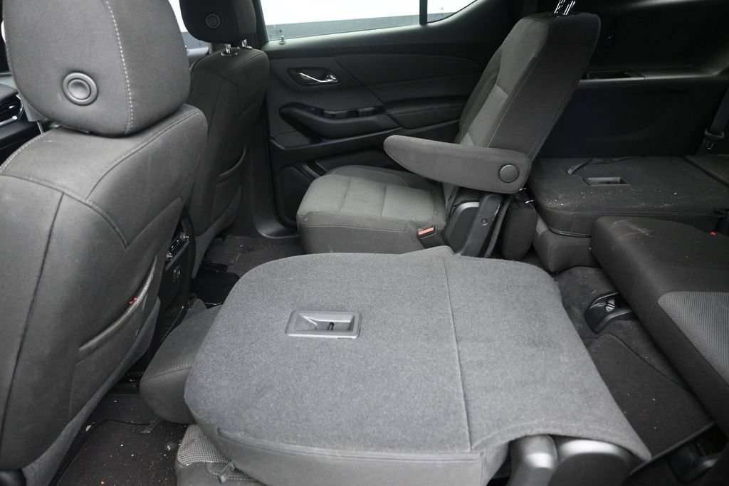 Used 2023 Chevrolet Traverse LT FWD image 14