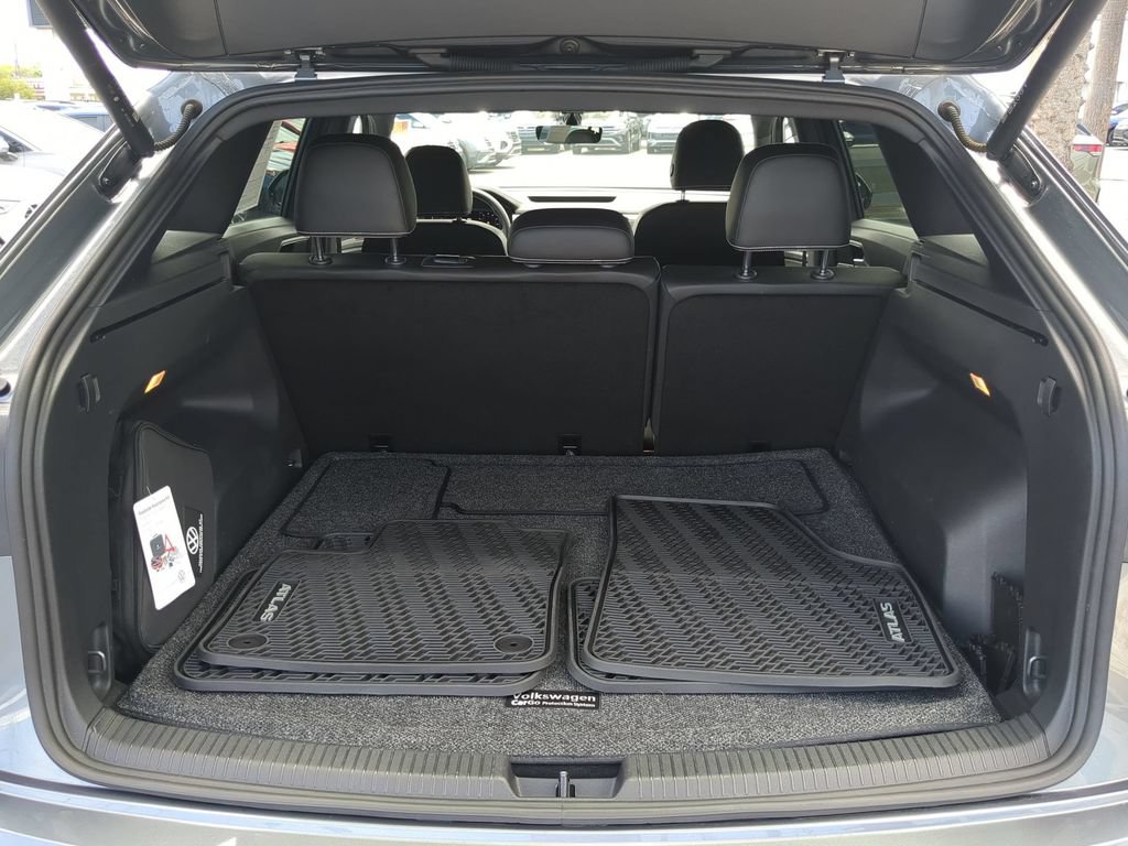 Certified 2023 Volkswagen Atlas Cross Sport SE FWD image 10