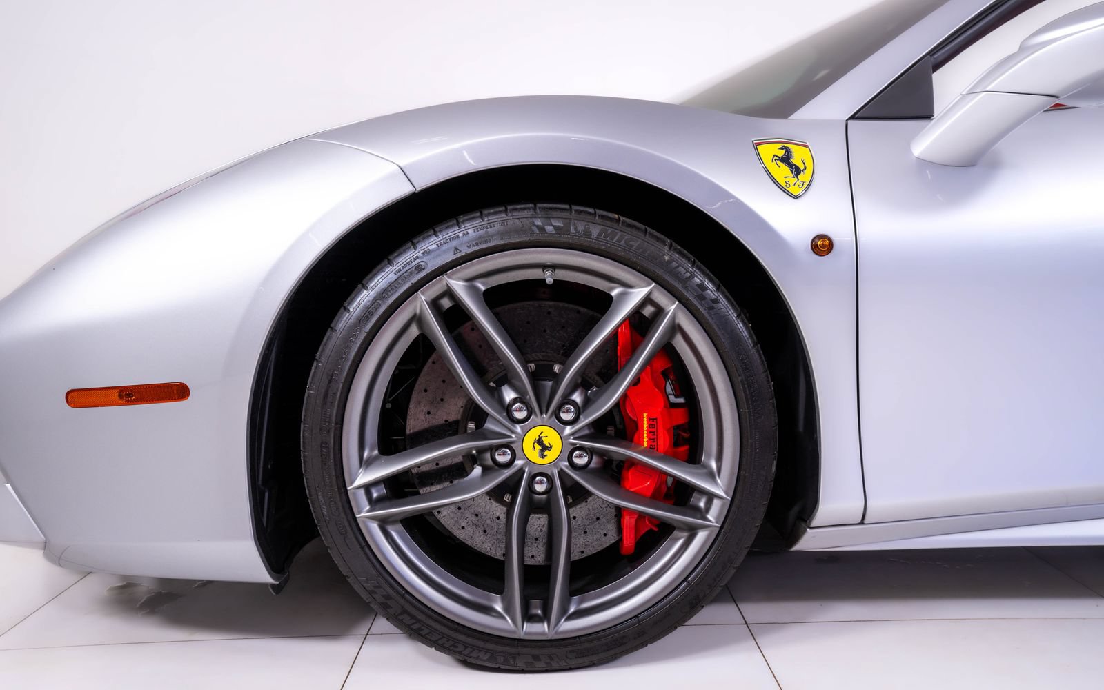 Used 2019 Ferrari 488 Spider RWD image 16