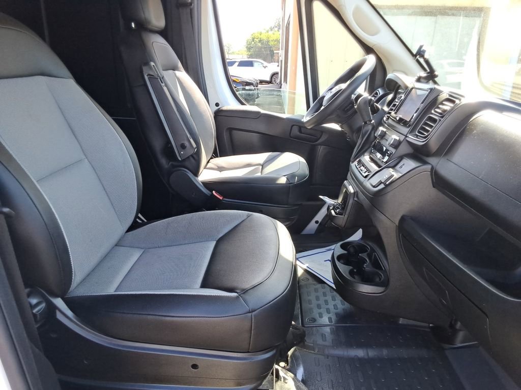 Used 2025 RAM ProMaster 2500 w/ Convenience Group image 18