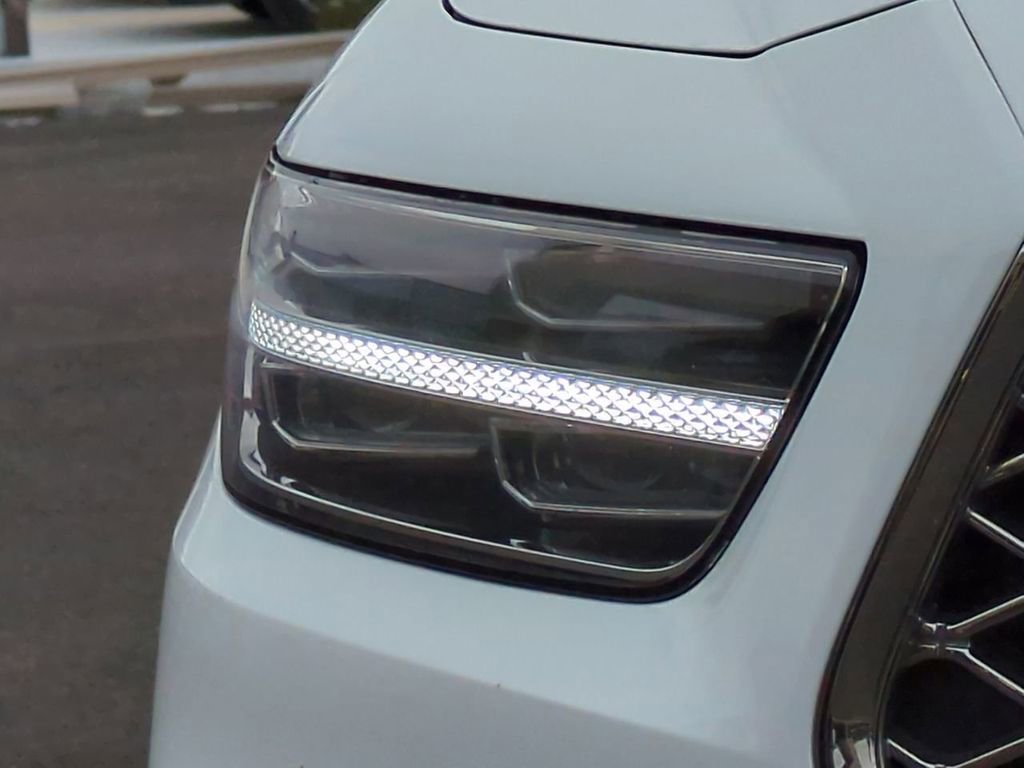 Used 2022 Genesis G90 5.0 Ultimate image 9