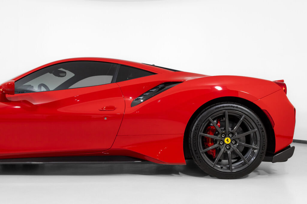 Used 2020 Ferrari 488 Pista Coupe RWD image 17