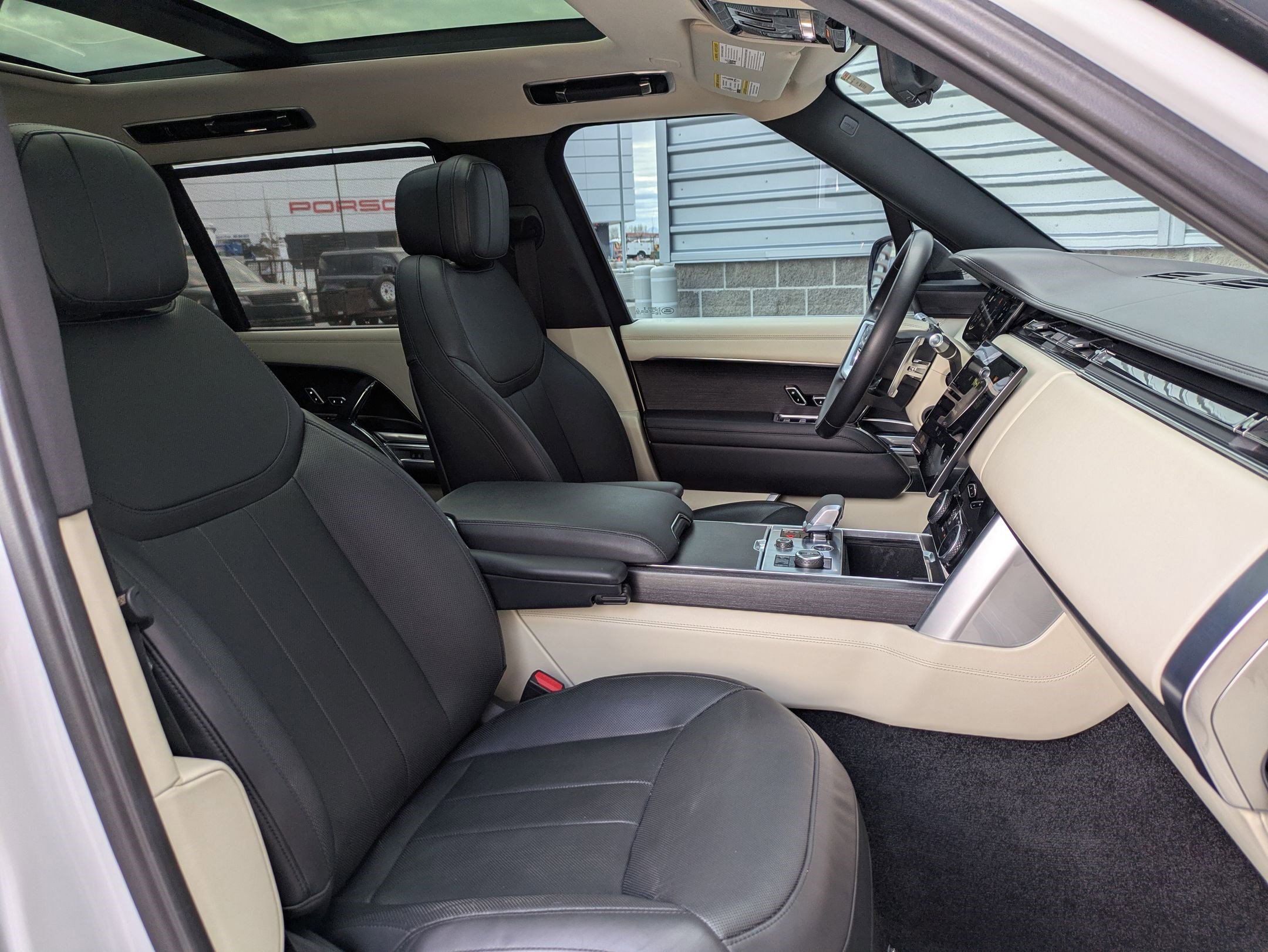 Certified 2022 Land Rover Range Rover Long Wheelbase SE image 32