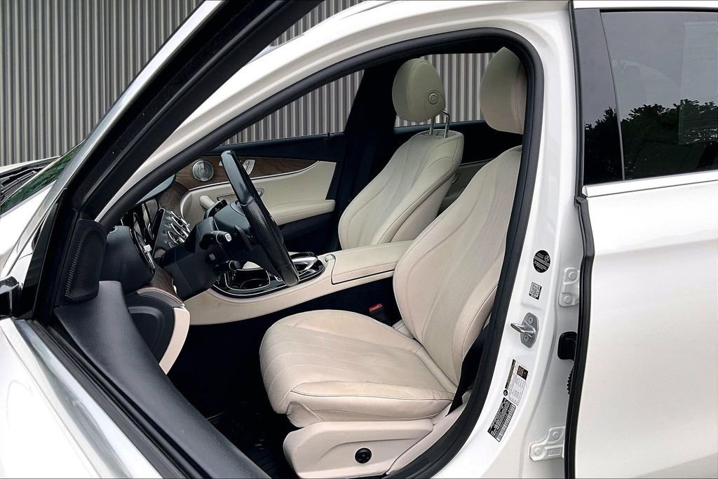 Used 2017 Mercedes-Benz E 400 4MATIC Wagon image 25