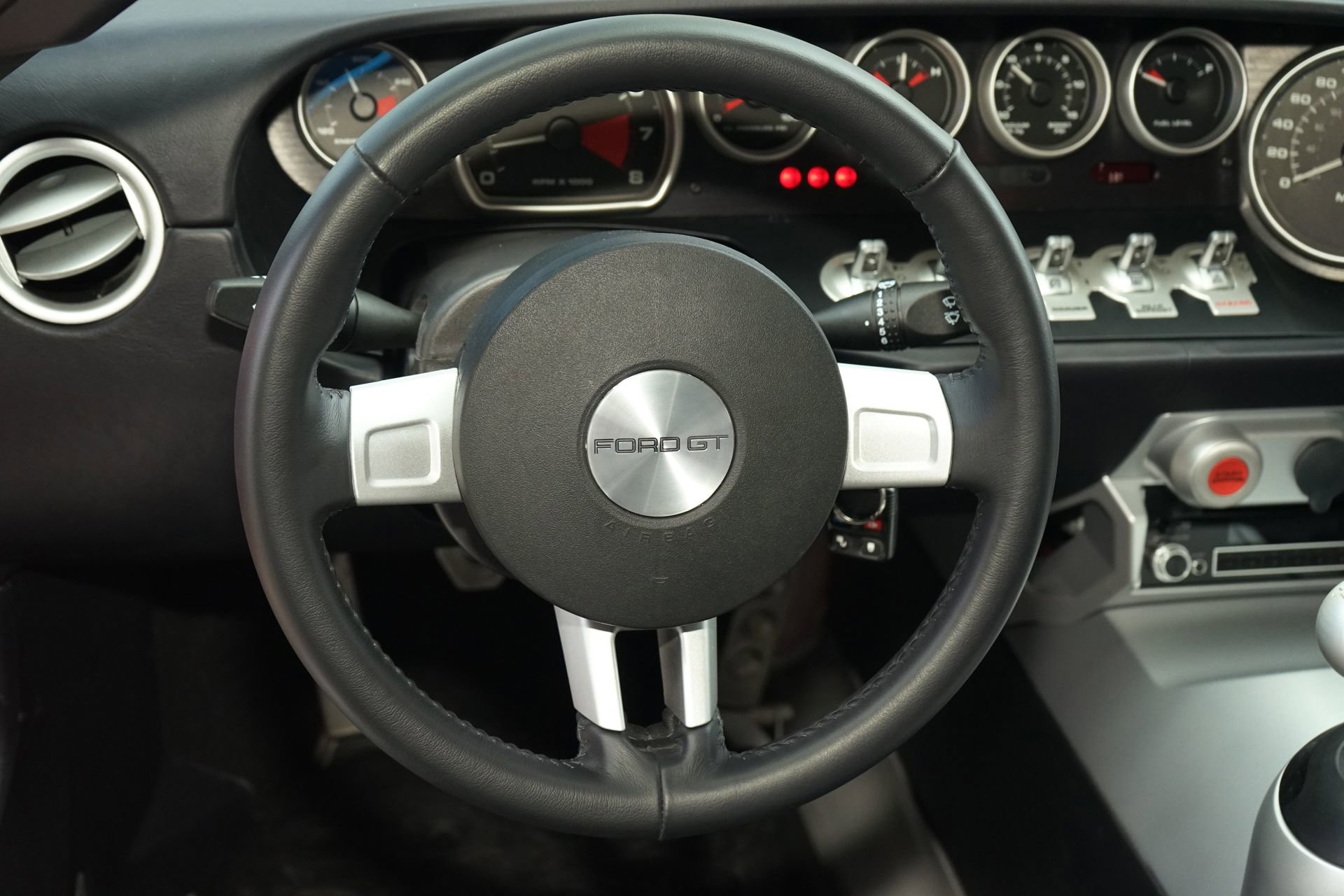 Used 2005 Ford GT image 14