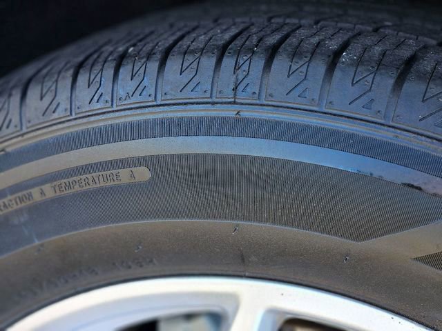 Used 2021 Ford Edge SE image 11