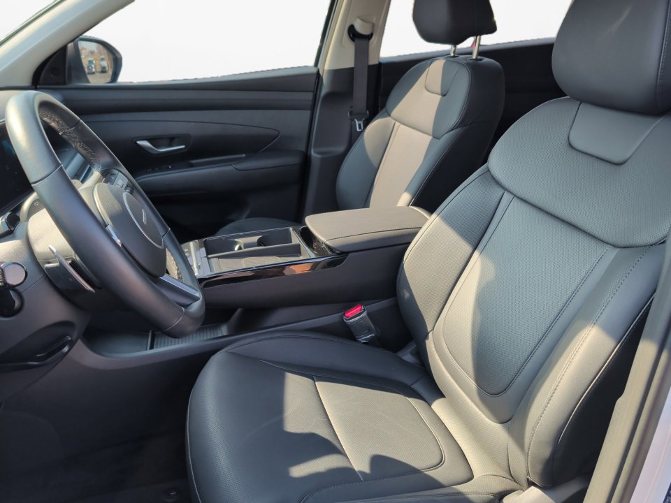 Certified 2025 Hyundai Tucson SEL image 9