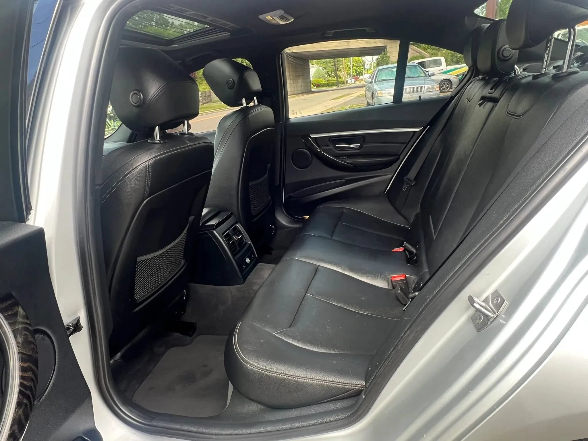 Used 2017 BMW 330i xDrive Sedan AWD/4WD image 28
