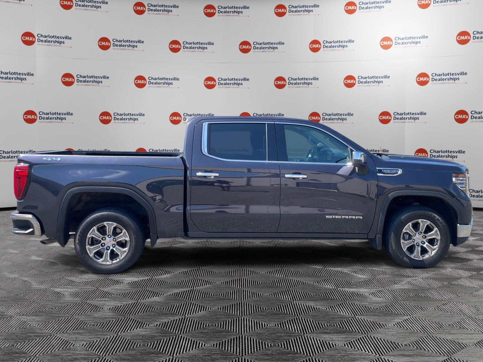 Used 2025 GMC Sierra 1500 SLT AWD/4WD image 6