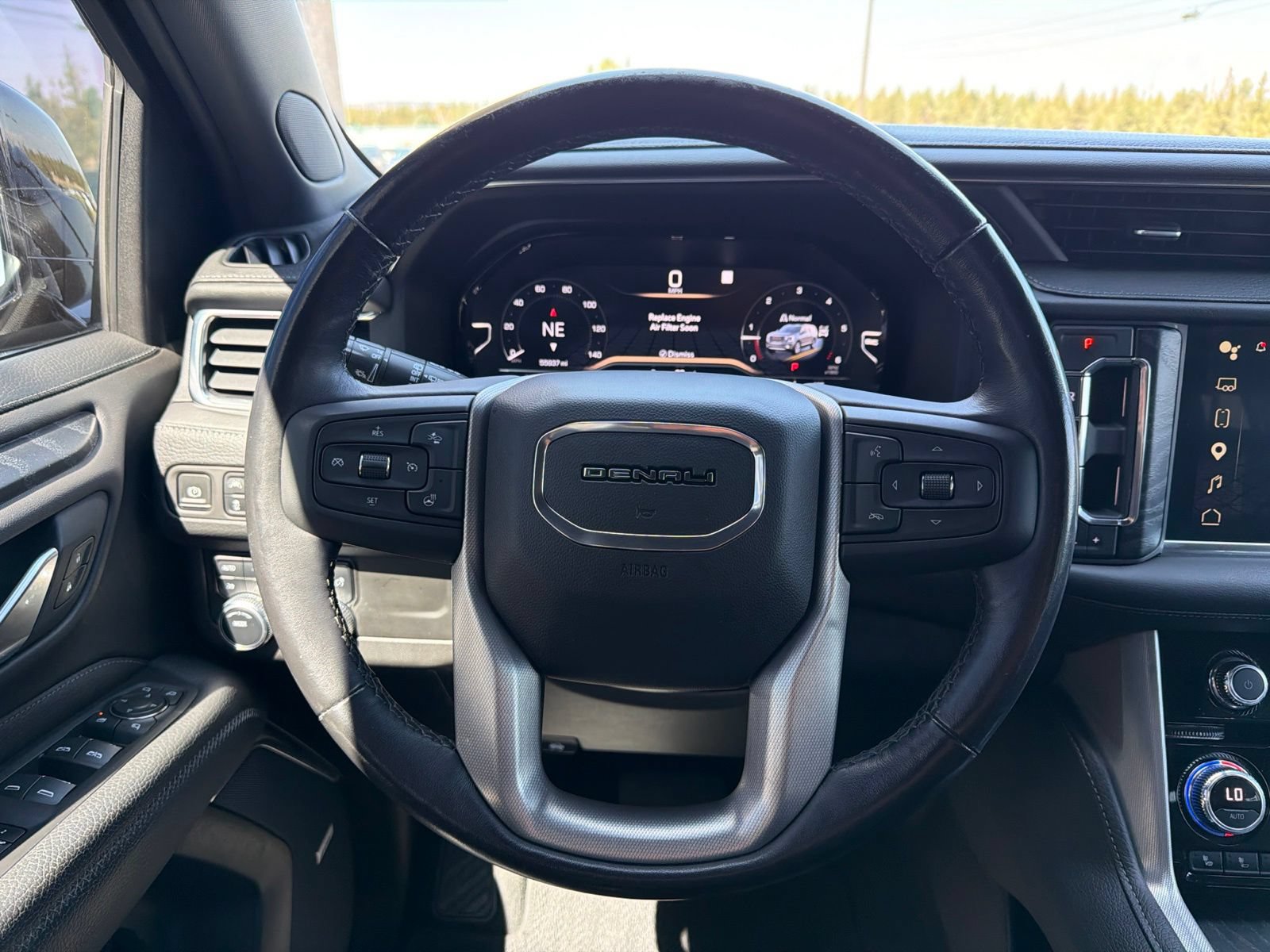 Used 2022 GMC Yukon Denali AWD/4WD image 11