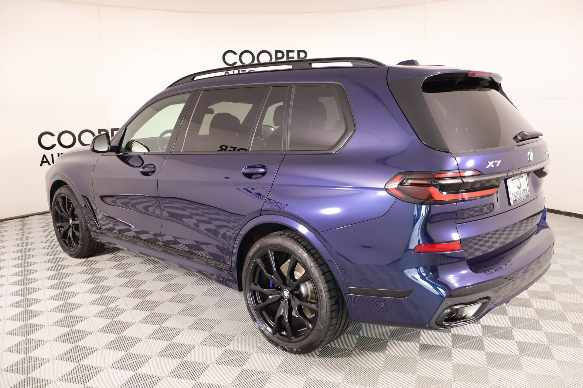 Used 2024 BMW X7 xDrive40i w/ Executive Package AWD/4WD image 25