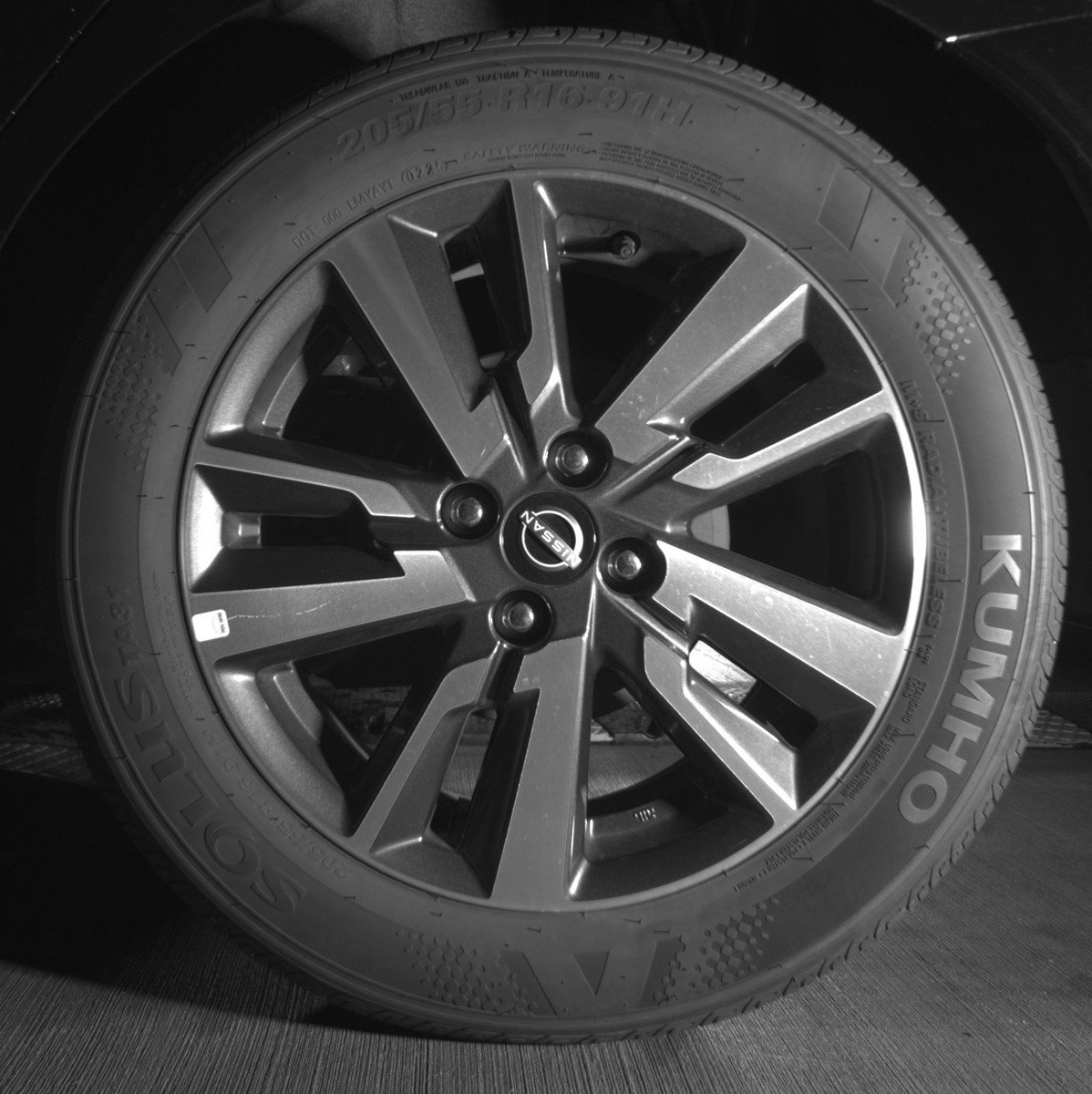 Used 2025 Nissan Versa SV image 14