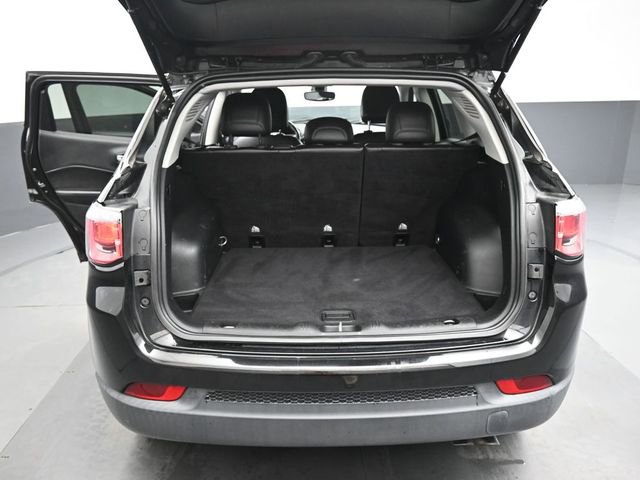 Used 2018 Jeep Compass Latitude FWD image 19