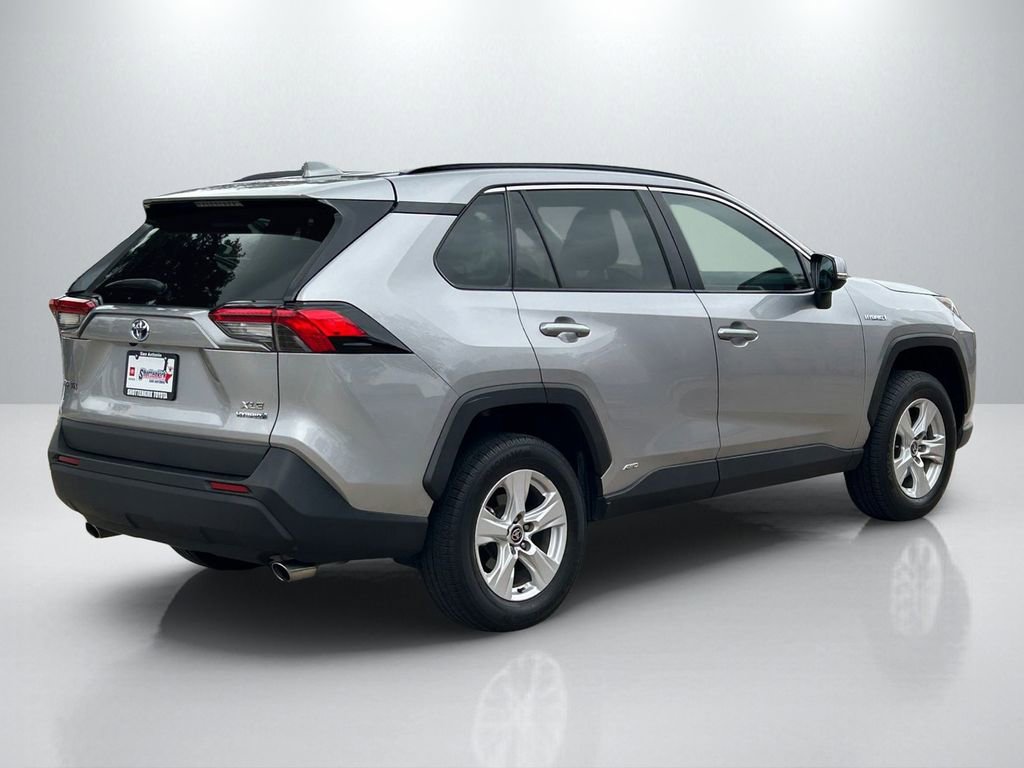 Used 2021 Toyota RAV4 XLE w/ Convenience Package AWD/4WD image 5