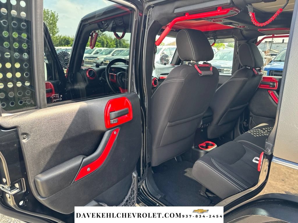 Used 2015 Jeep Wrangler Unlimited Sahara AWD/4WD image 17