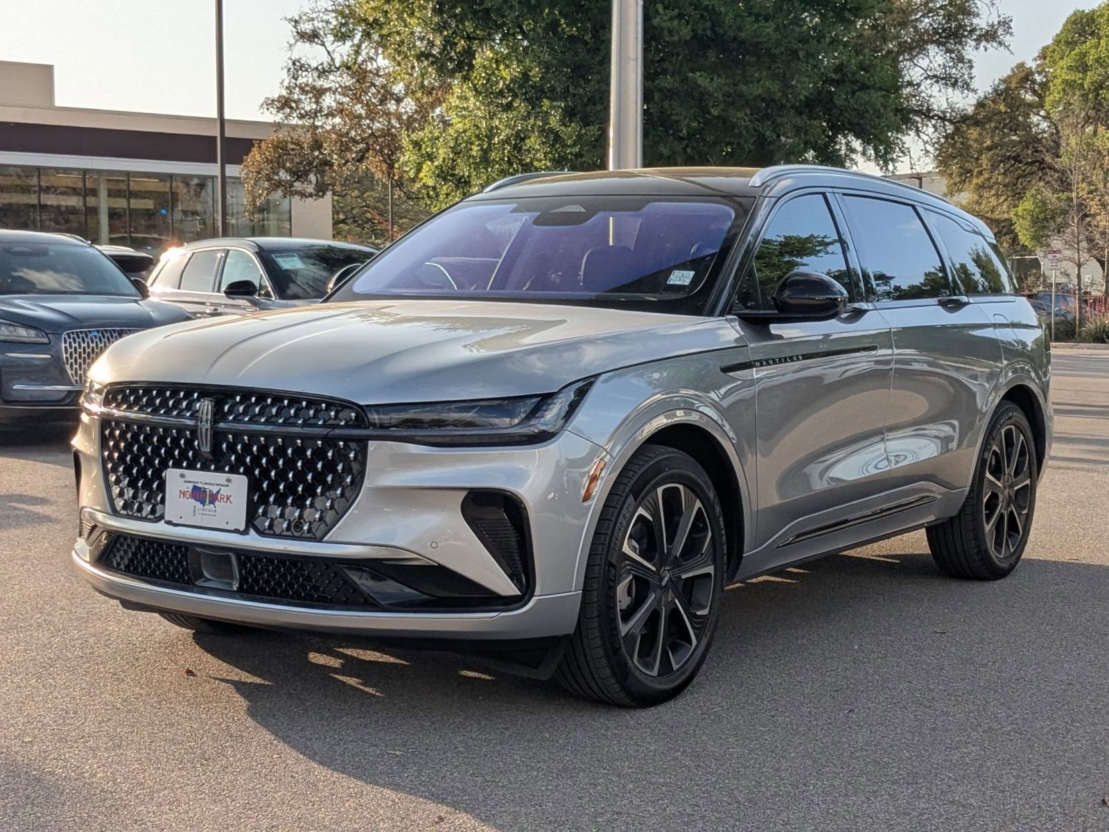 Used 2025 Lincoln Nautilus Reserve image 7