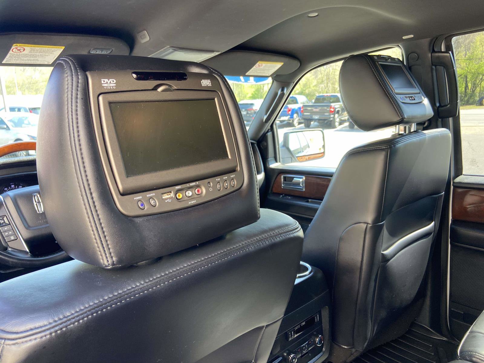 Used 2017 Lincoln Navigator Select image 9