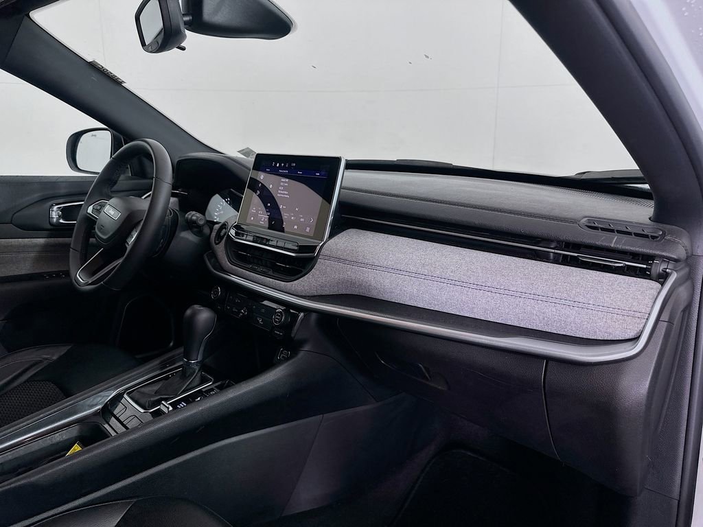 Used 2024 Jeep Compass Latitude image 26