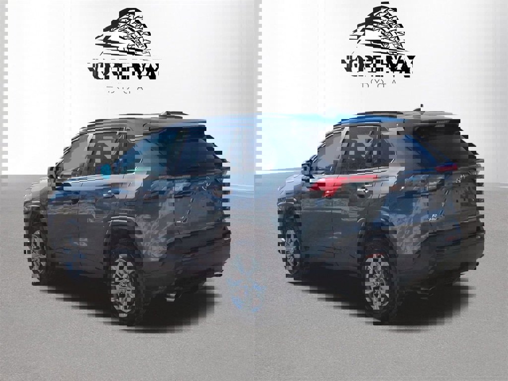Used 2023 Toyota RAV4 XLE w/ Convenience Package image 5
