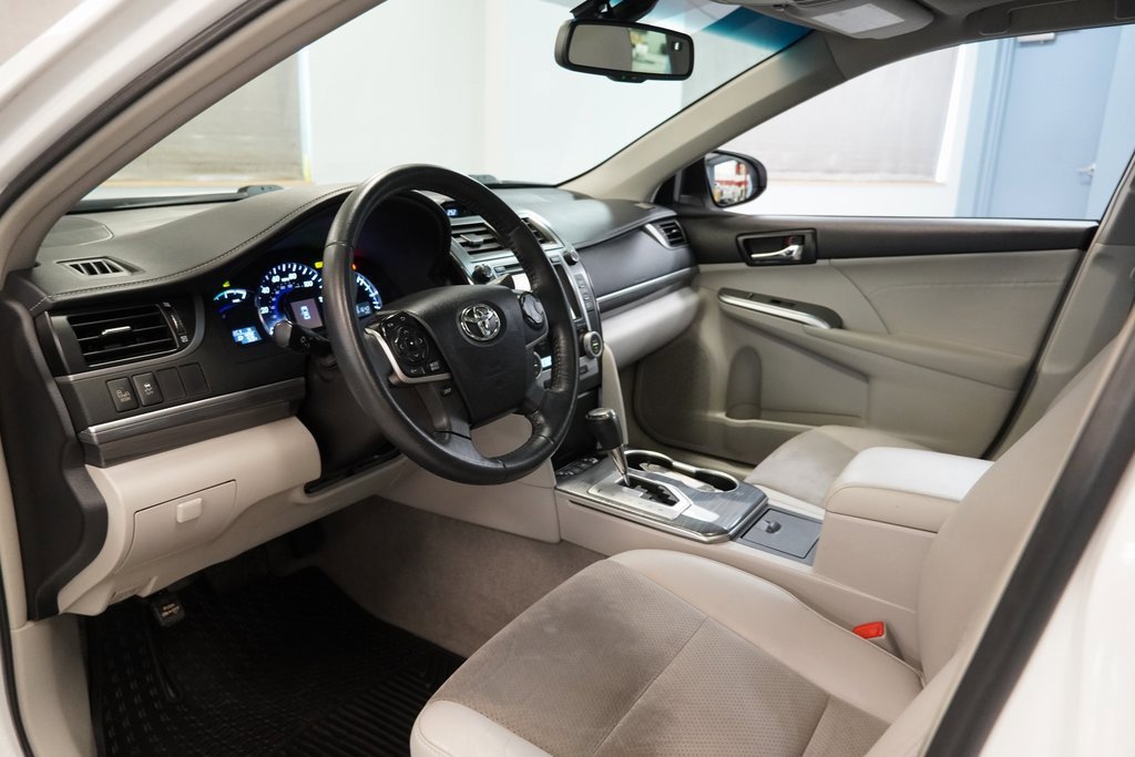 Used 2014 Toyota Camry XLE image 7