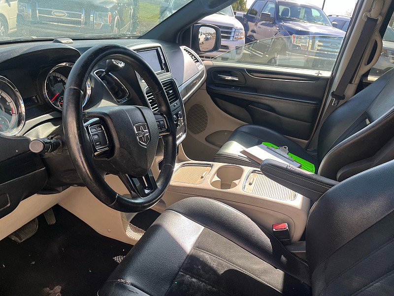 Used 2017 Dodge Grand Caravan SXT FWD image 10