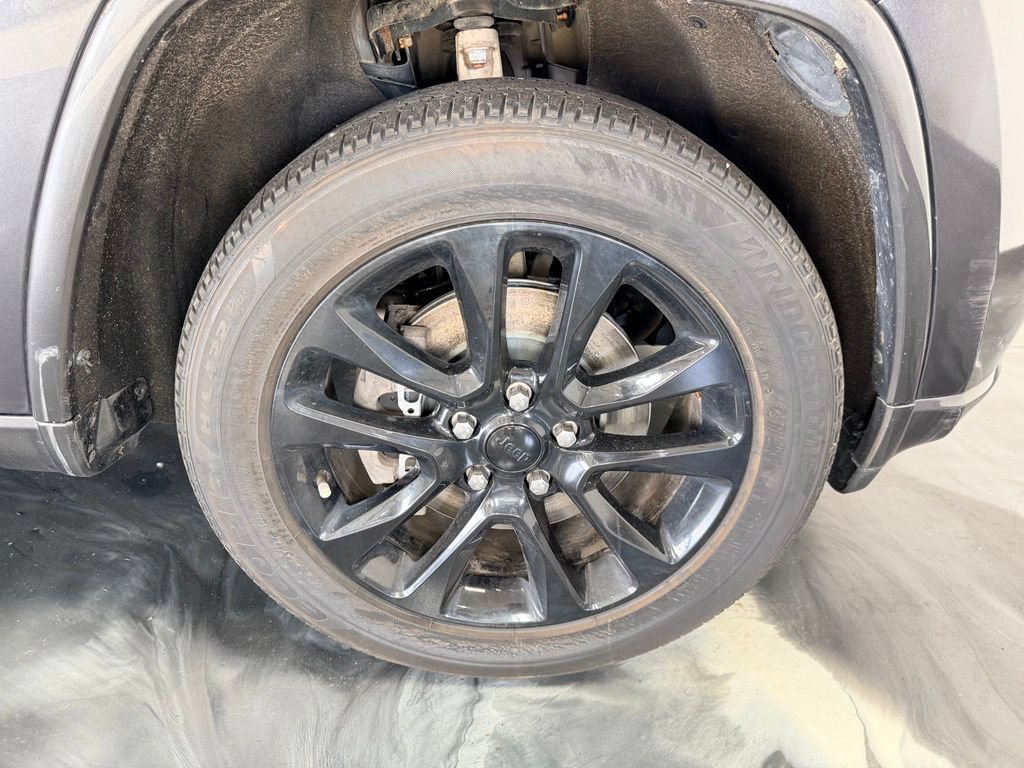 Used 2021 Jeep Grand Cherokee Altitude AWD/4WD image 24
