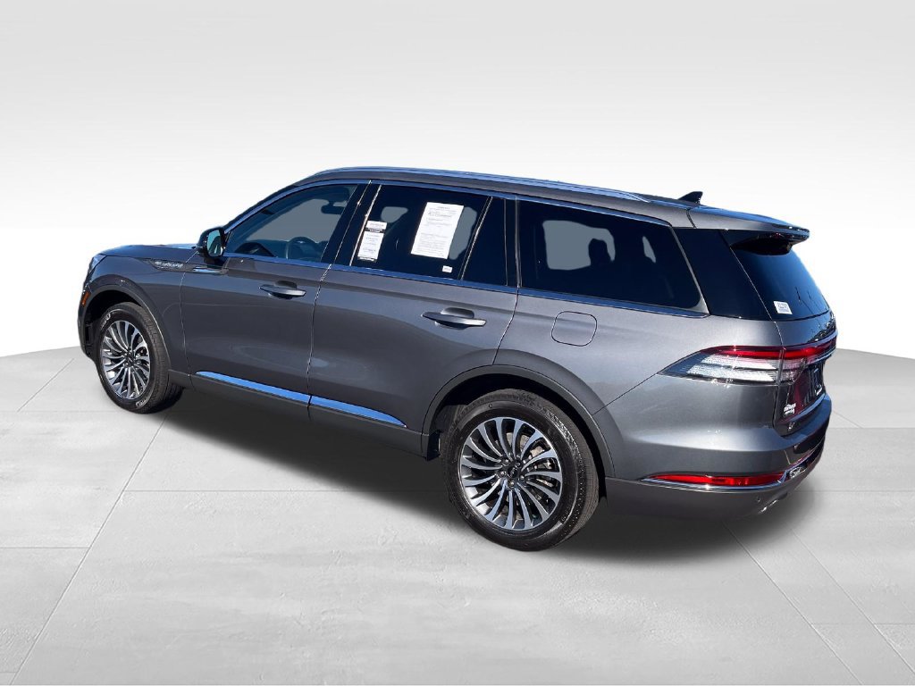 Used 2024 Lincoln Aviator AWD w/ Premium Package image 3